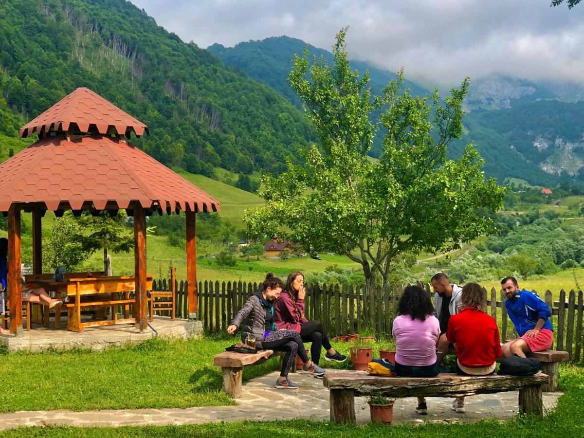Guesthouse Alpini Lepushe Ngoại thất bức ảnh