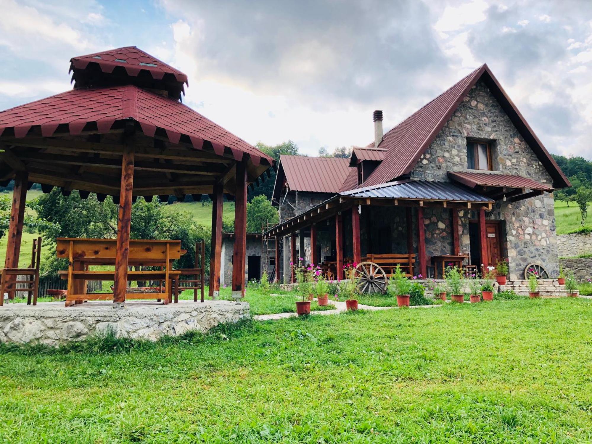 Guesthouse Alpini Lepushe Ngoại thất bức ảnh